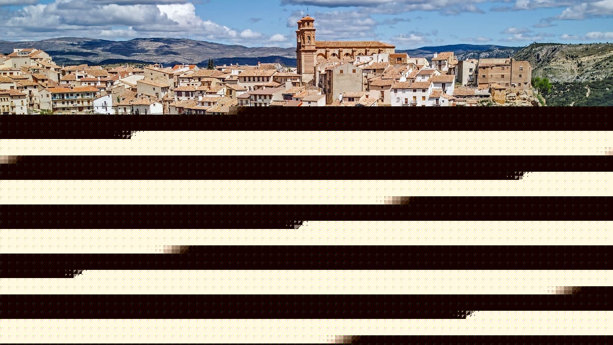 La mejor ruta en moto de España atraviesa dos de los pueblos más bonitos del Maestrazgo: una villa amurallada y otra que fascinó a Pío Baroja