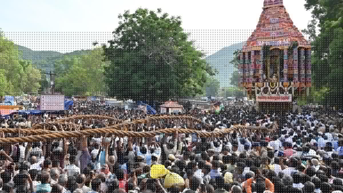 ‘Aadi Ther’ festival at Alagarkoil draws large number of devotees