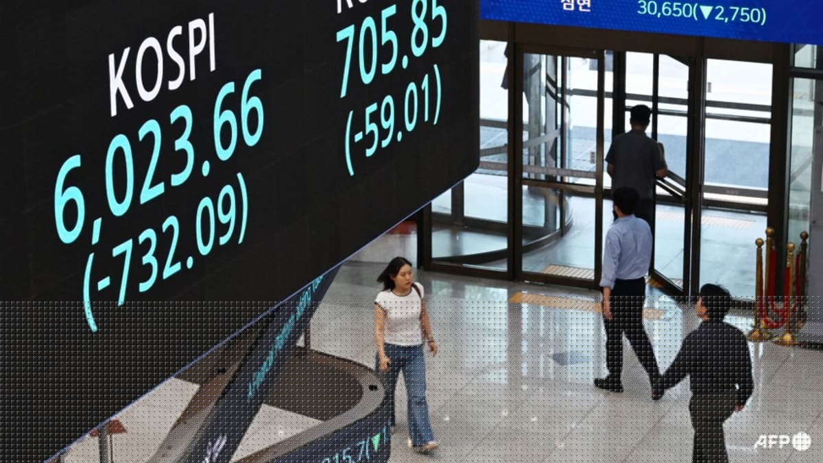 Asian stocks stutter after rout, Fed leaves markets guessing on rates