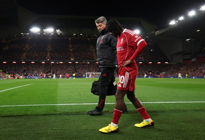 'Depends on': Slot offers clear stance on possible Liverpool transfer business after Jeremie Frimpong injury