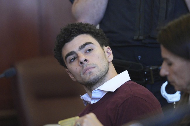Man Impersonates FBI Agent, Says He Has a Court Order (and Pizza Cutter) to Free Luigi Mangione