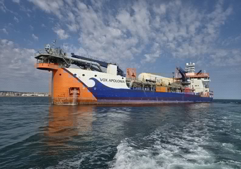 PHOTO OF THE DAY: TSHD Vox Apolonia raises the bar in Brighton