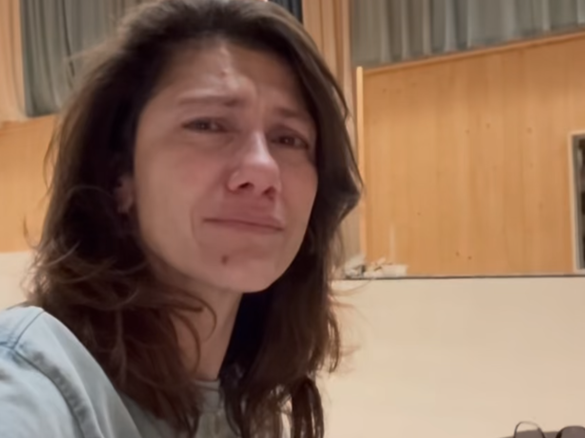 Le lacrime di Elisa sugli aiuti: ma l'Italia li ha già inviati