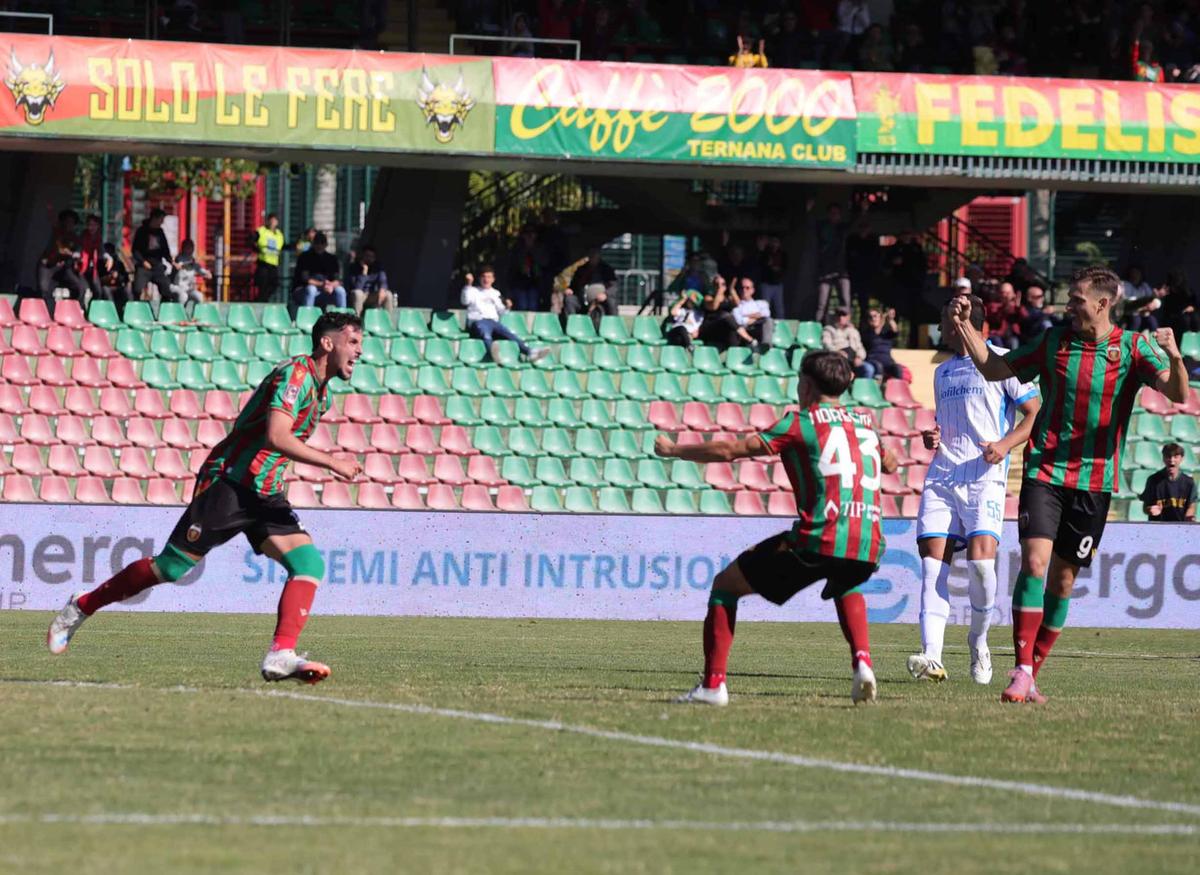 Ternana-Pineto 2-1, rimonta vincente delle Fere