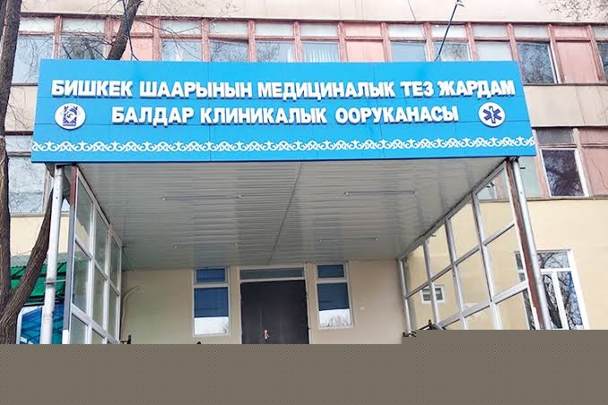 В&nbsp;реанимации без сознания&nbsp;&mdash; в&nbsp;торговом центре Бишкека ребенок упал с&nbsp;высоты
