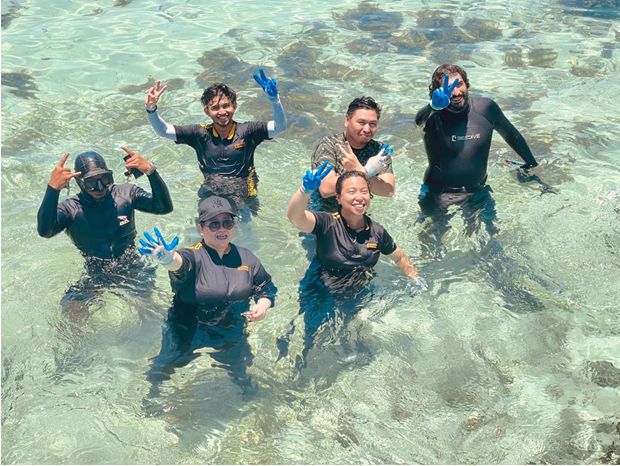 Maybank staff in Sabah take part in Global CR Day