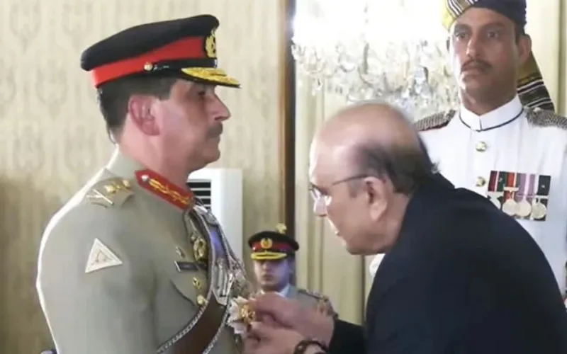 President confers Nishan-e-Imtiaz on NSC Commander Gen Raza