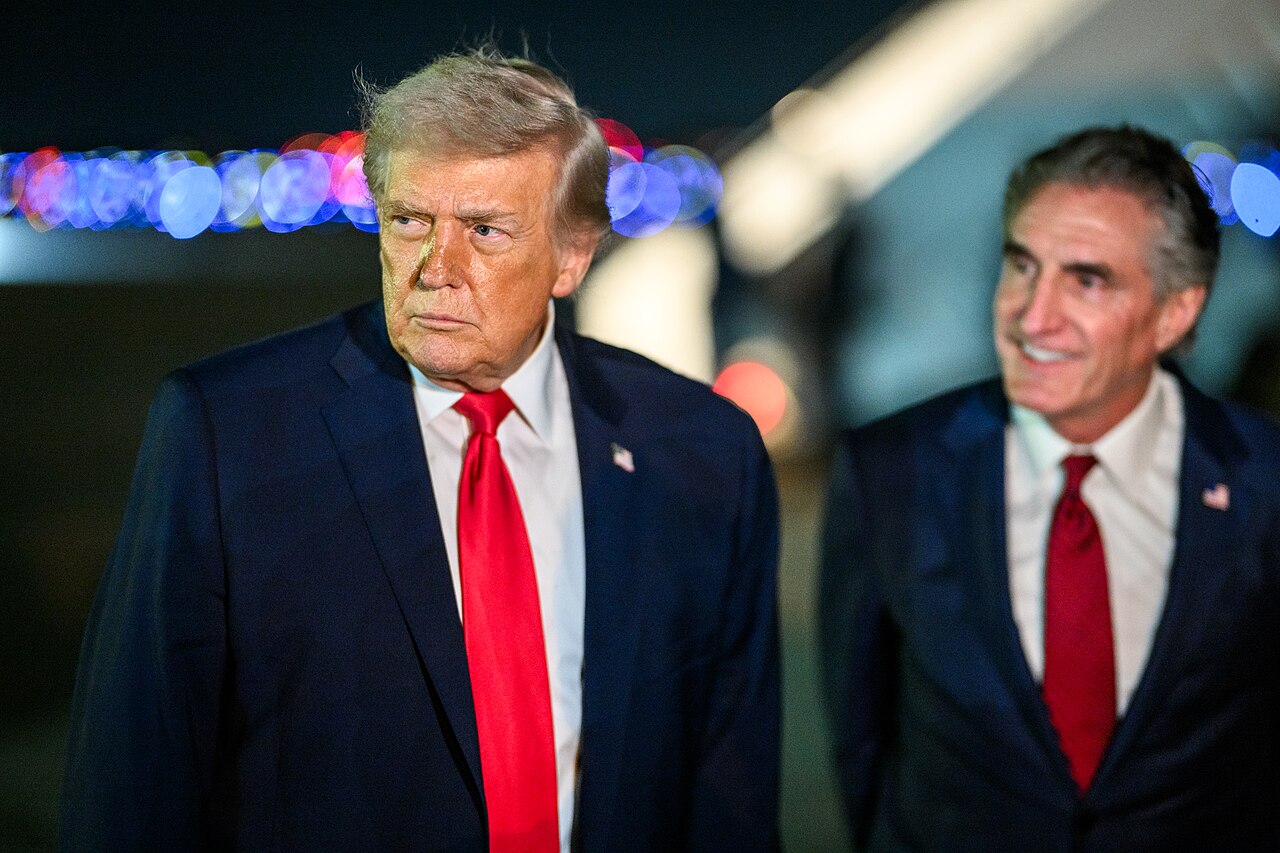 Trump Insider Sounds Alarm Over President's Mental State After Closed-Door Encounter