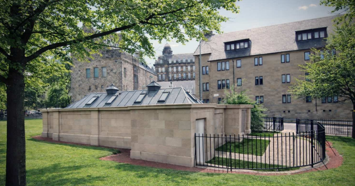 Glasgow public toilets could be turned into unique city centre holiday home