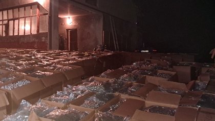 (FOTO, VIDEO) OVDE JE POLICIJA PRONAŠLA NAJVEĆU KOLIČINU DROGE U ISTORIJI! Ovako je "PAO" švercer koji je sakrio 5 TONA narkotika koji vrede 10 MILIONA evra