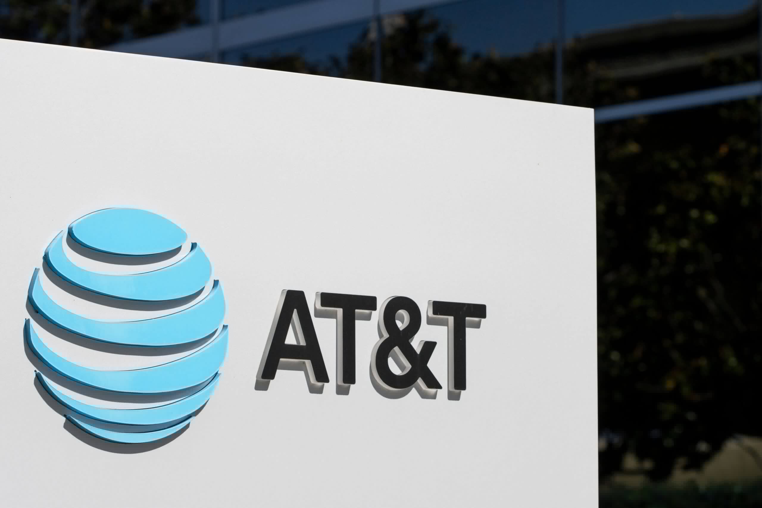 AT&T (T) Stock Climbs on Major Ericsson Partnership for 600 MHz Network Buildout