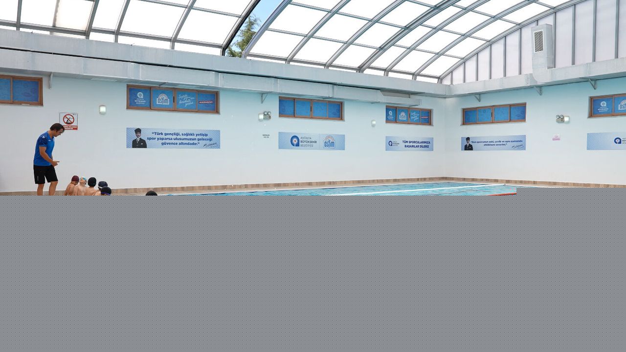 Elmalı ASFİM'de ücretsiz yüzme kursları sürüyor