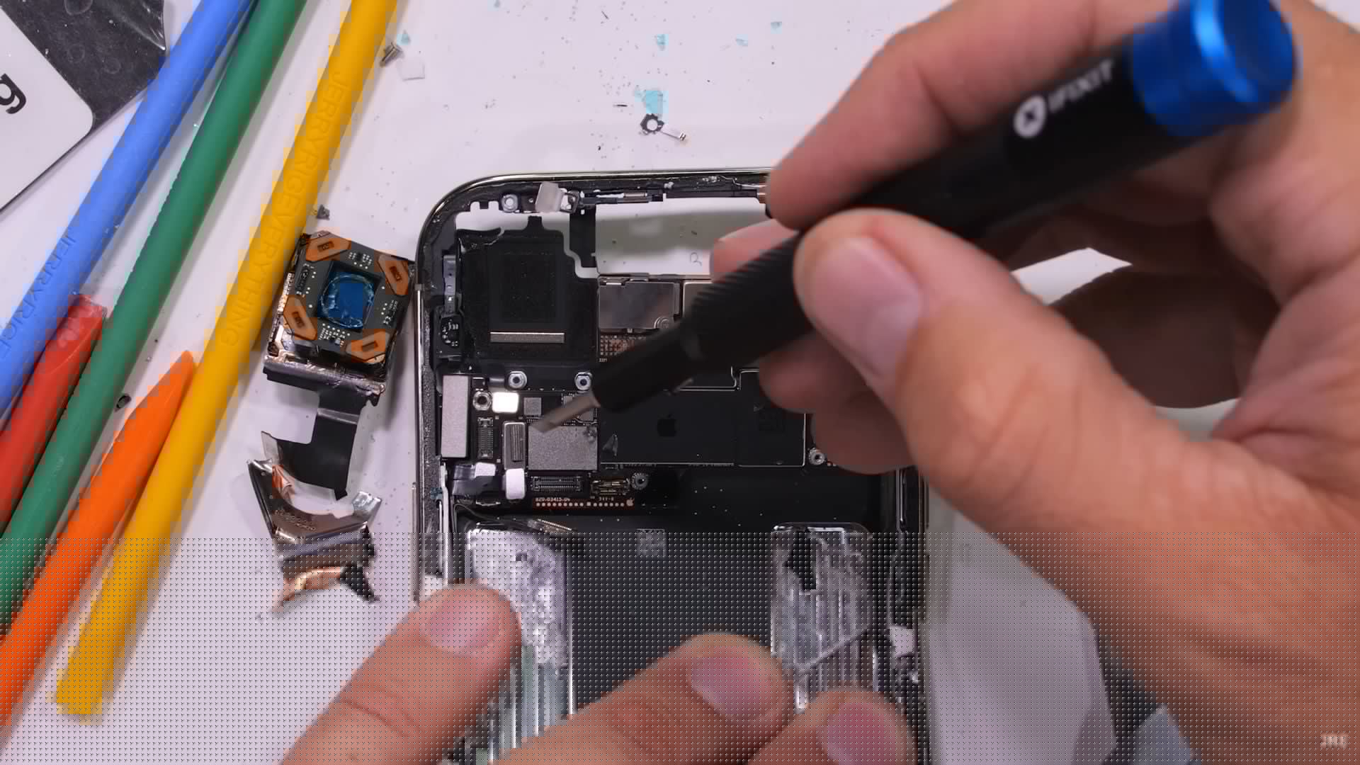 iPhone Air Teardown Shows Easy Screen & Back Glass Repairs — But Tricky Battery