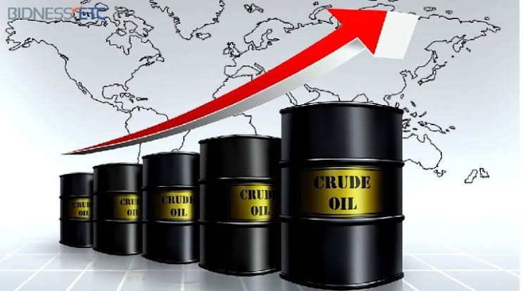 Crude oil prices drop nearly 5% as Trump announces fresh Iran talks, raising hopes for Strait of Hormuz reopening