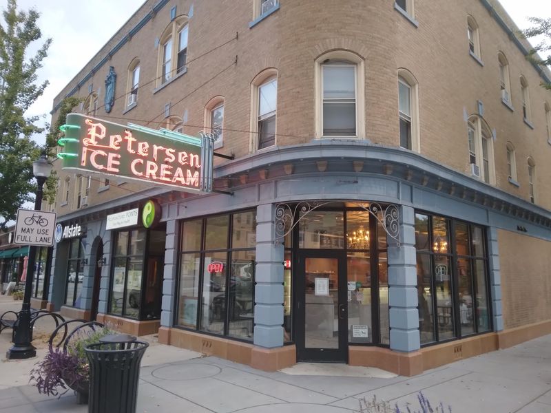 This Award-Winning Oak Park Ice Cream Parlor Has Been Hand-Making Its Sundaes Since 1919