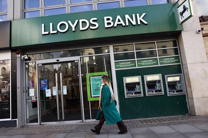 Lloyds launches £1.75bn buyback after profit beats expectations
