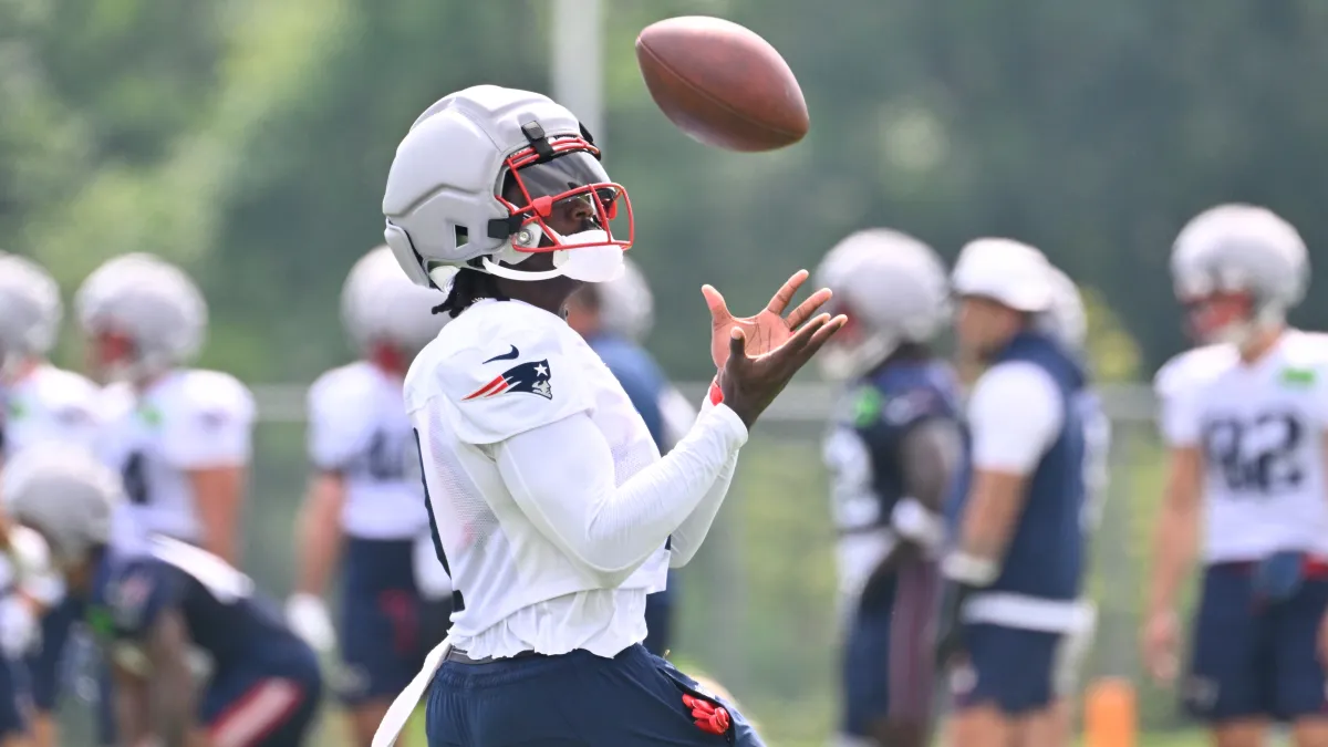Patriots’ AJ Brown Not Worried About Slow Start With Drake Maye