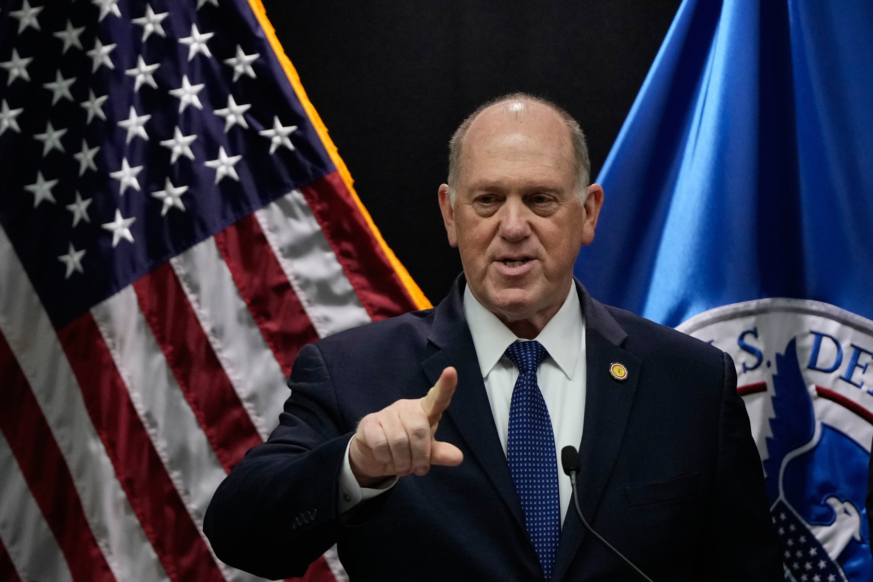 Border czar Homan says feds plan ‘draw down’ of immigration agents if Minnesota officials cooperate