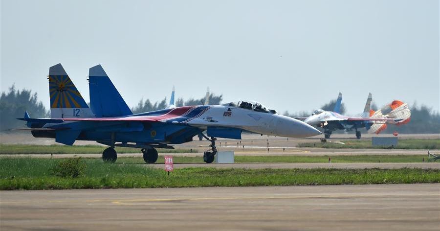 Images of the day : Russian Su-27 Fighter jet in Zhuhai Airshow.