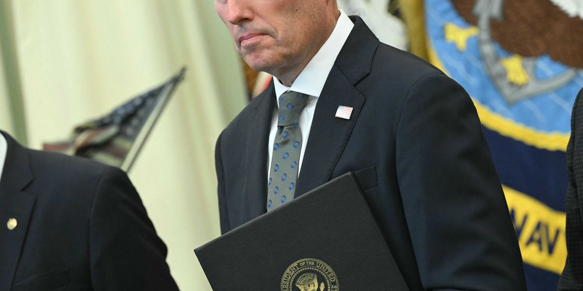 Trump-hating Republican governors conspire with Democrats to smuggle in even more migrants