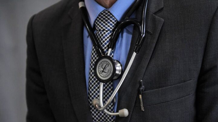 Doctors’ AI usage raising privacy and safety concerns