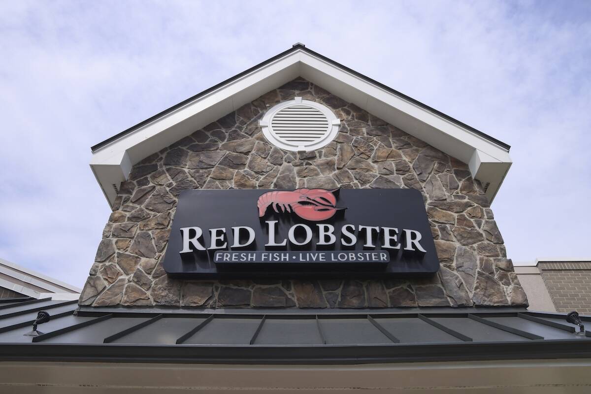 8 classic sit-down restaurants from your childhood that are slowly disappearing
