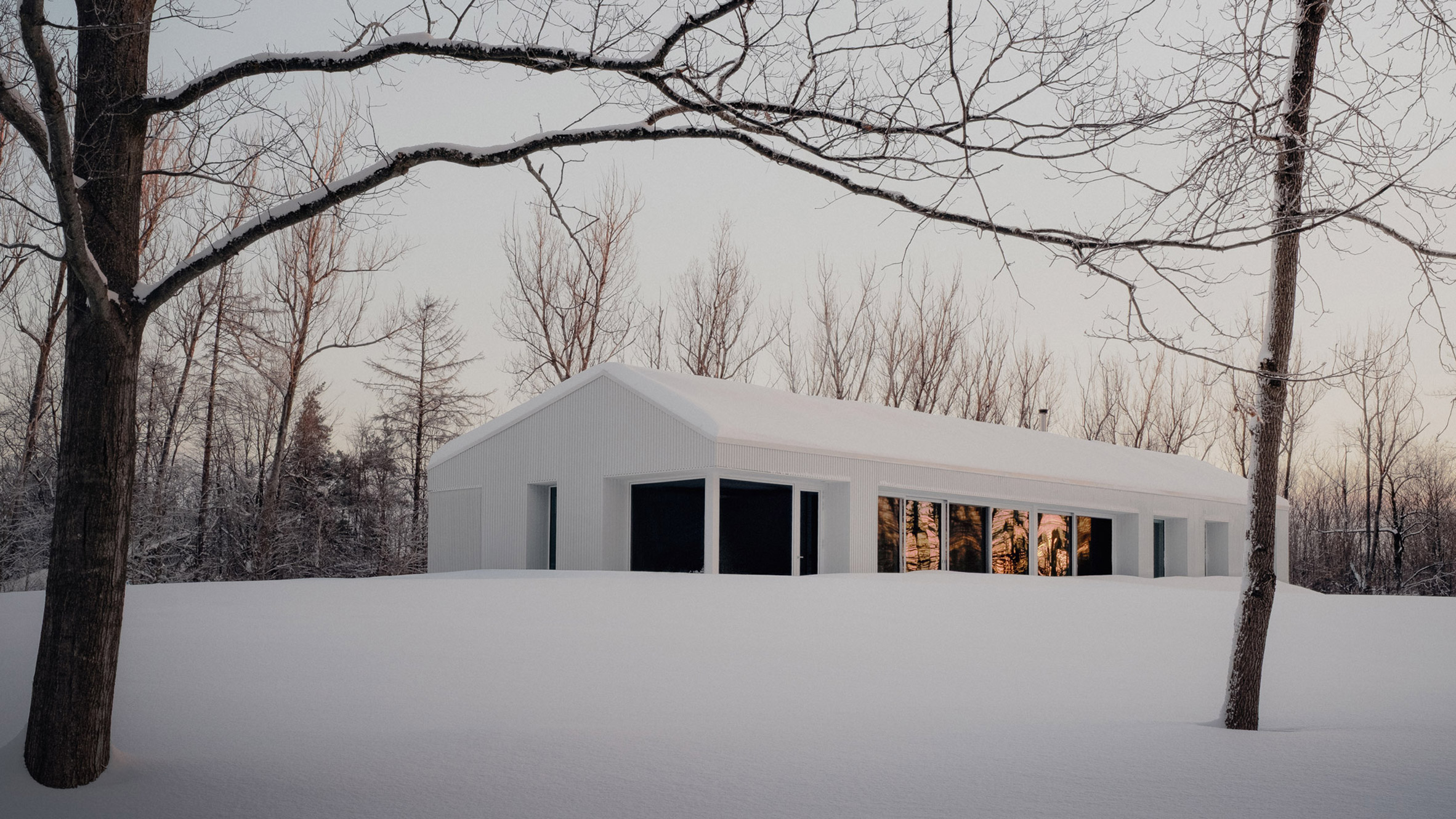 Akb Architects creates "deliberate tension" between past and present at Ontario house