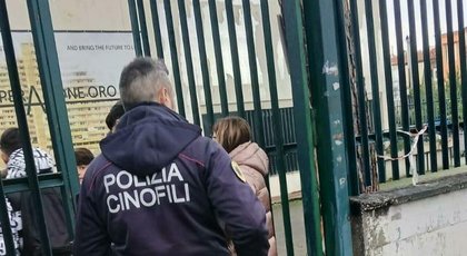 Basta violenza nelle scuole a Napoli, pronti i metal detector: &laquo;Si parte a campione&raquo;