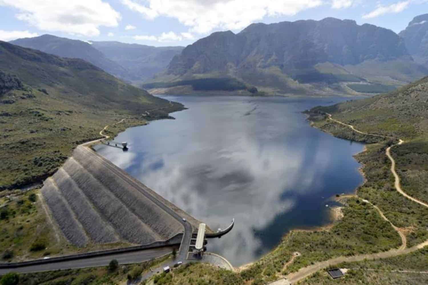Cape Town warns residents as dam levels plummet