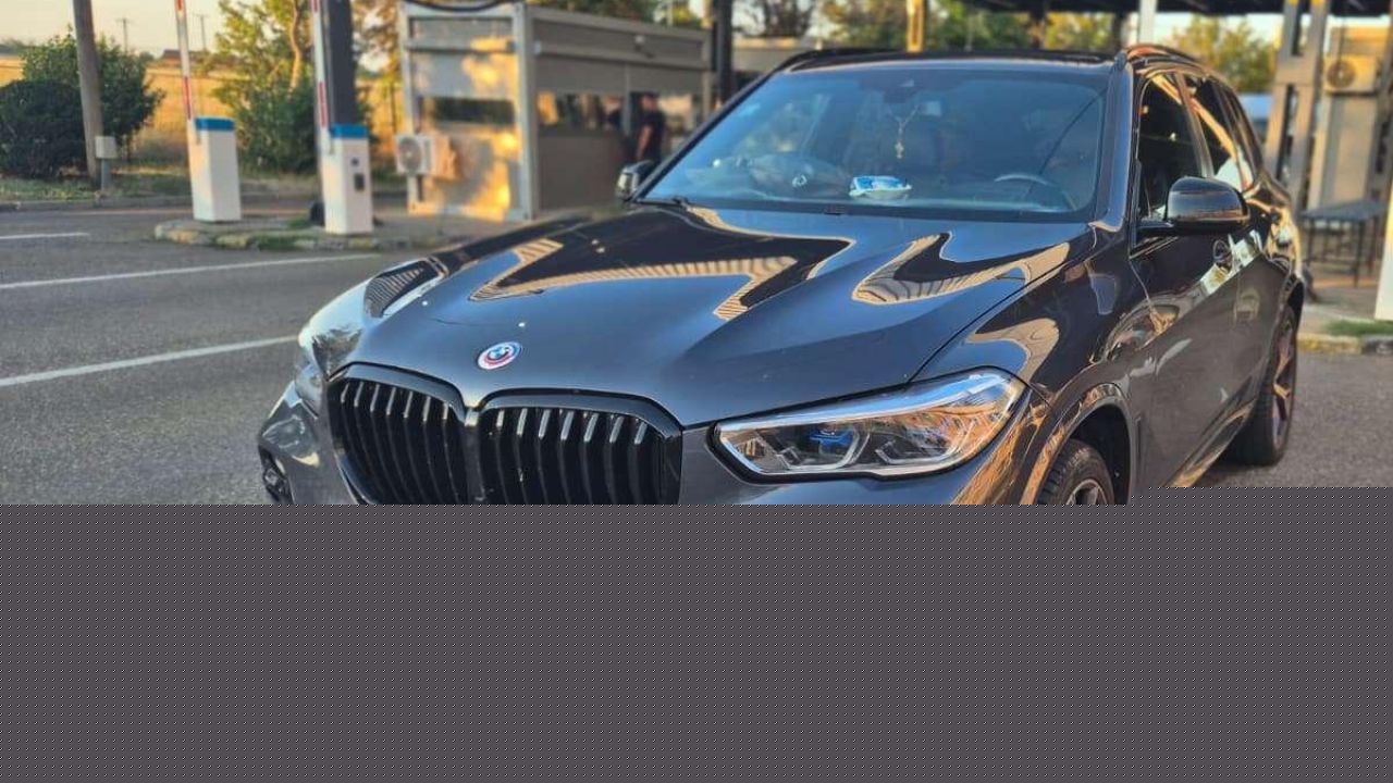 Un BMW de 60.000 de euro înmatriculat în Republica Moldova a fost confiscat de polițiști la vama Albița. Ce au descoperit