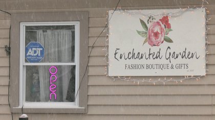 Penfield shoppers head out despite cold weather