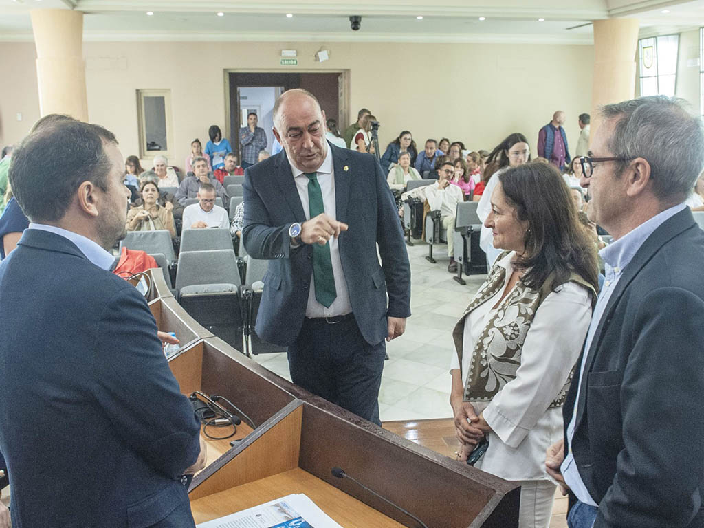 Alcaldes y secretarios de la provincia conocen la Oficina de Ciberseguridad para entidades locales