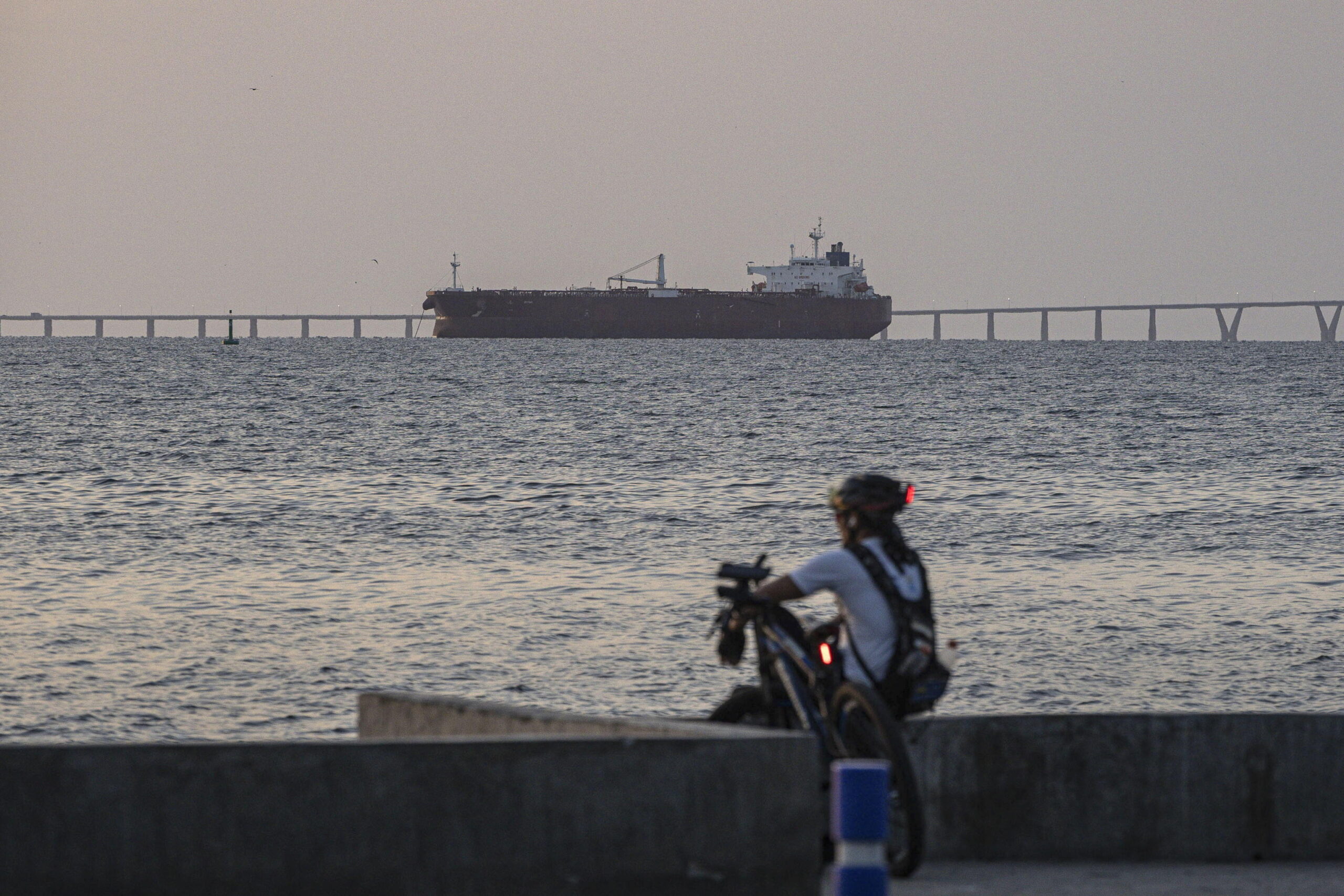 Rally del petrolio, Brent supera 70 dollari ai massimi da settembre