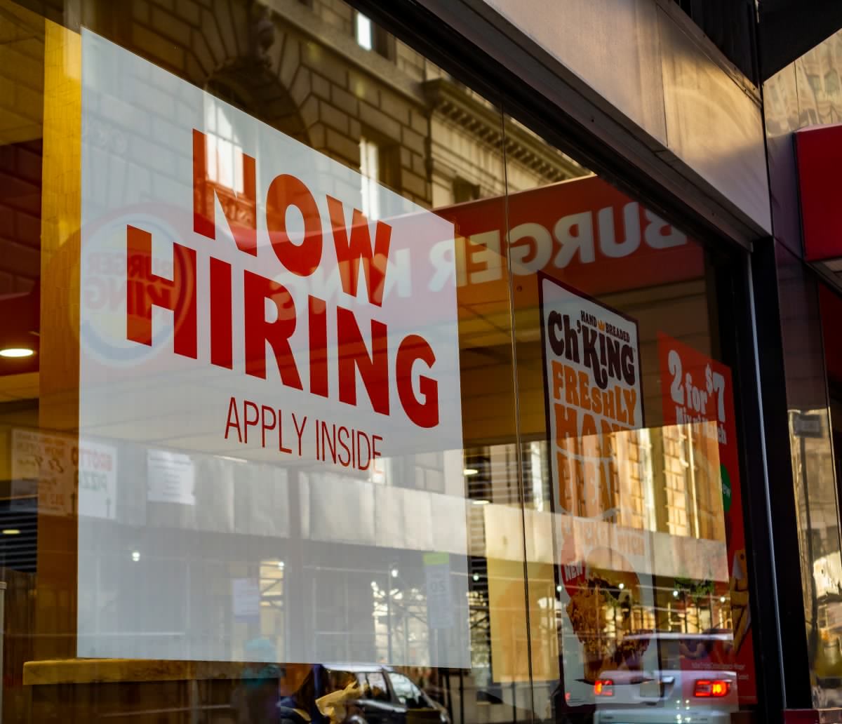 Ofertas de empleo en EE.UU. cayeron a 7,4 millones durante el mes de junio