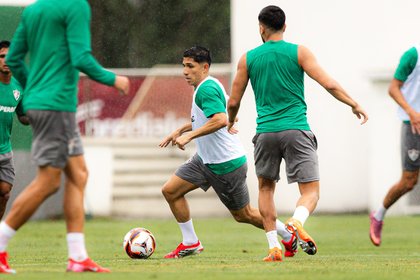 Savarino é relacionado para estreia do Fluminense no Brasileiro, mas começa no banco; veja escalação