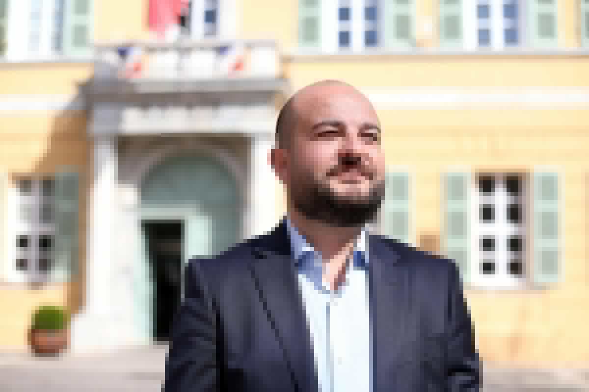 À l’instar du maire de Nice Eric Ciotti, David Rachline compte interdire de laisser un animal enfermé dans un véhicule à Fréjus par forte chaleur