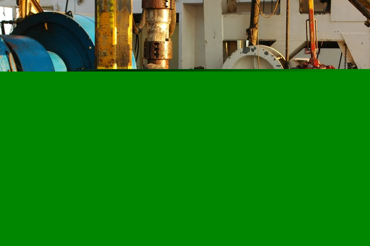 2 Energy Dividend Stocks to Buy -- and the Risk Behind Each Payout