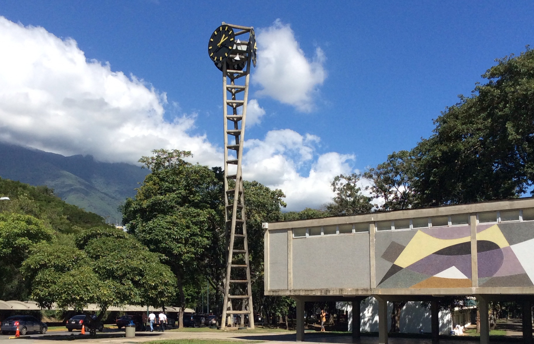 UCV se convierte en centro de acopio para llevar insumos a las vigilias por la libertad de presos políticos