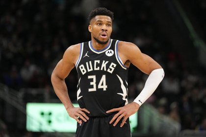 Comment on Giannis Reportedly ‘Ready For New Home’; Bucks Listening To Offers by MogaBalls