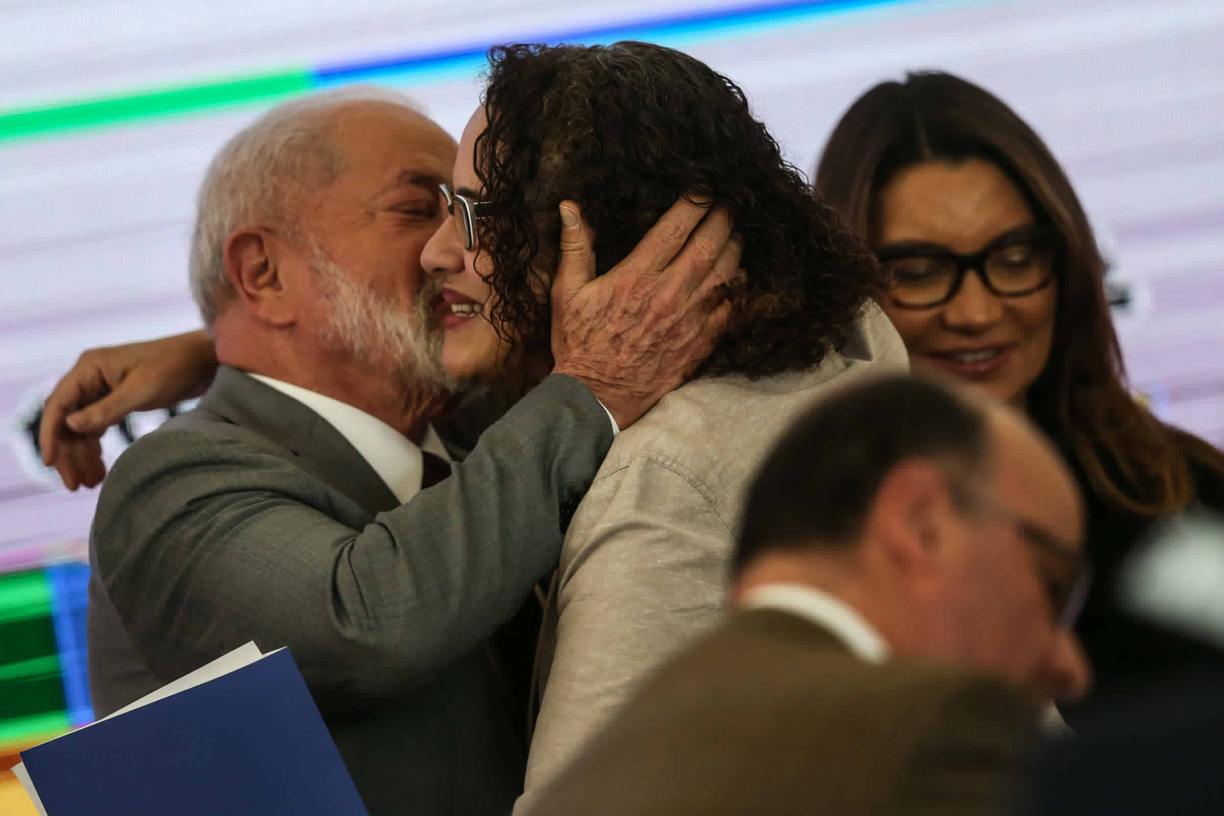 Lula muda planos e deve gastar R$ 2 bi em dois supercomputadores de IA, um americano e um chins