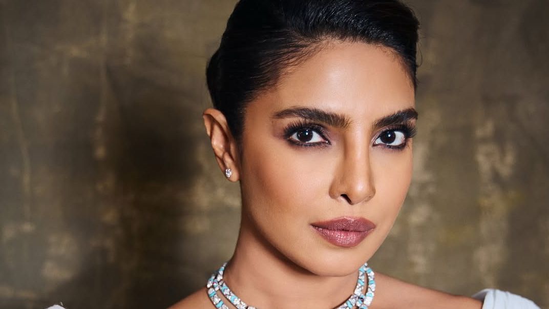 Priyanka Chopra and Alia Bhatt bring kohl-rimmed smoky eyes to this week's best beauty looks