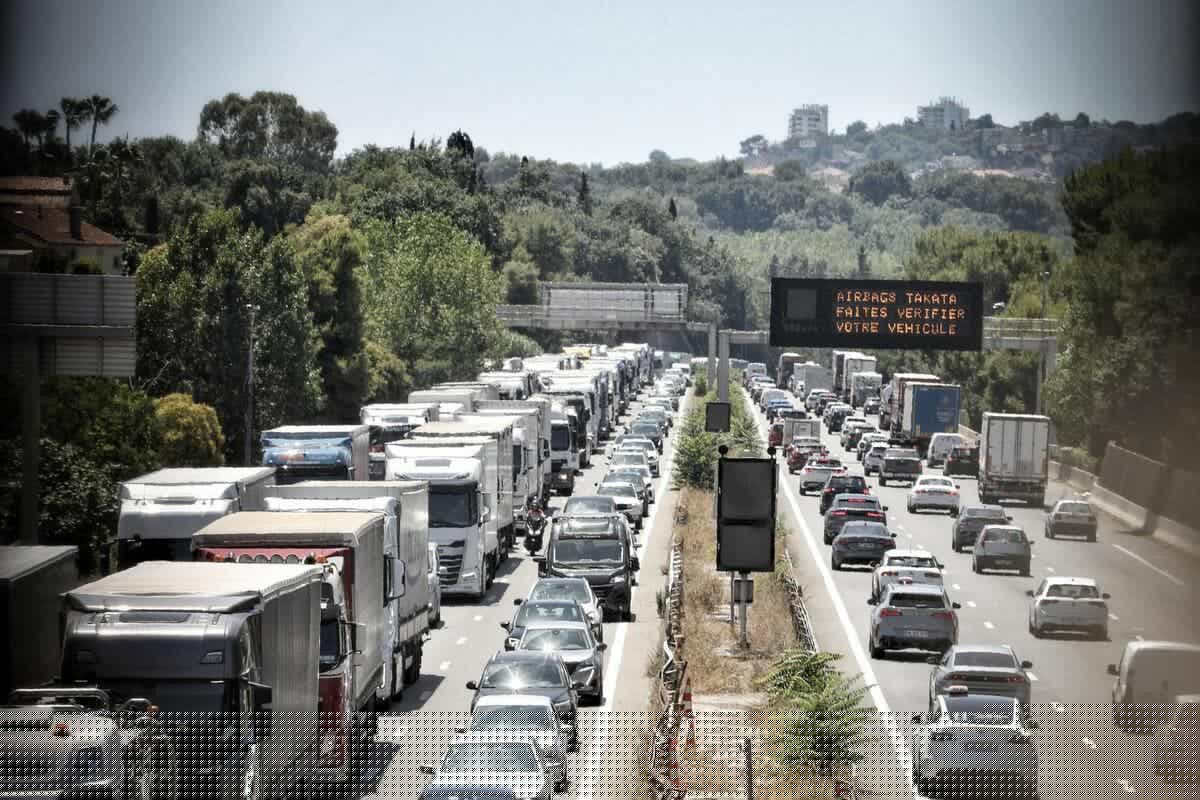 Un accident sur l’A8 provoque un énorme bouchon entre Antibes et Nice dans les deux sens, ce vendredi