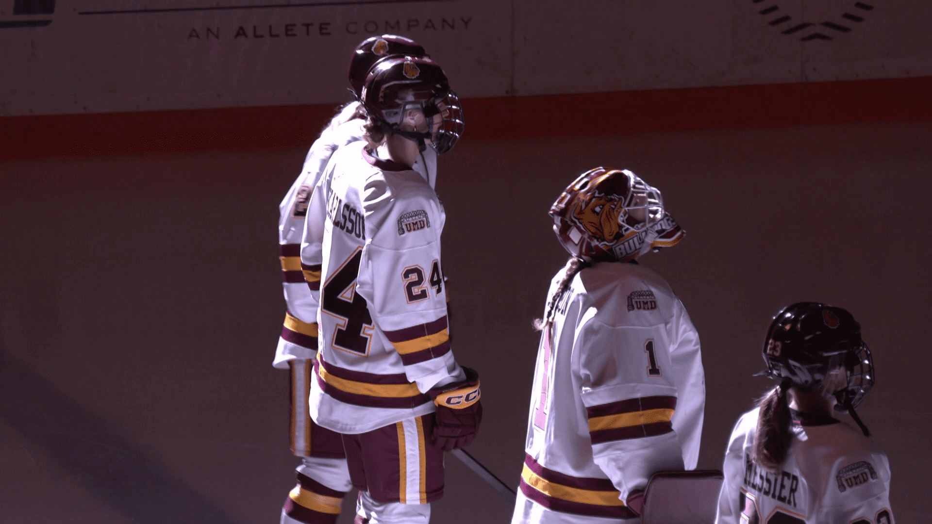 No. 9 UMD women’s hockey down two key players ahead of series against No. 2 OSU
