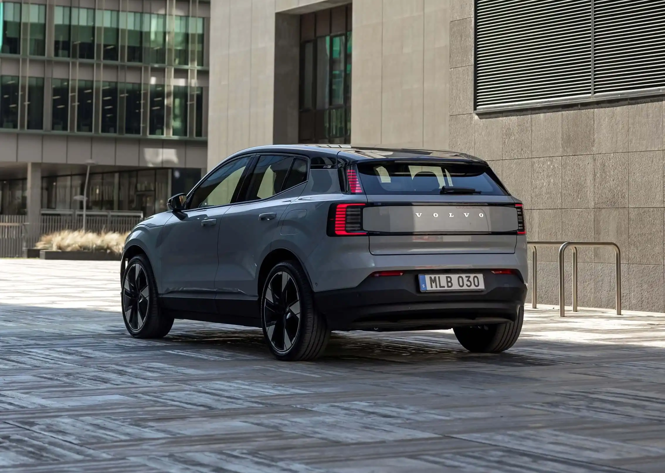 Volvo Faces US Lawsuit Over Rearview Camera Defect Affecting 400,000 EVs