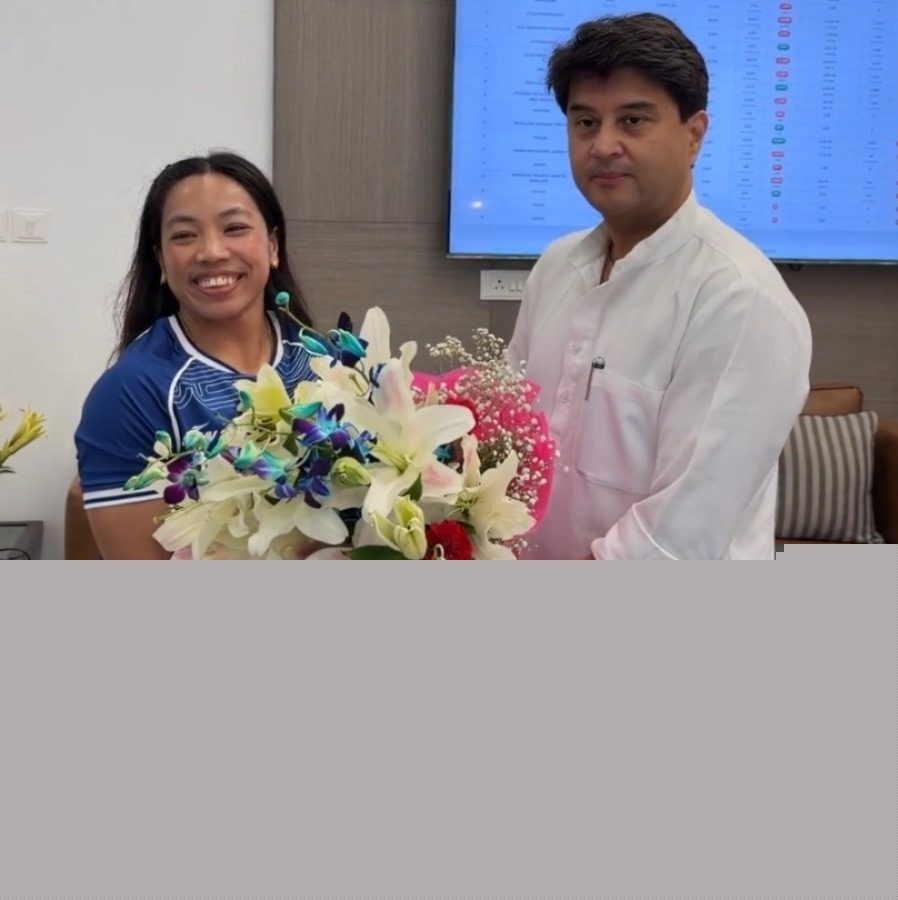 Union Min Jyotiraditya Scindia meets Mirabai Chanu after historic CWG triumph