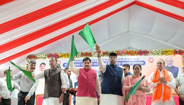 CM Flags Off Malwa Express From Nishatpura
