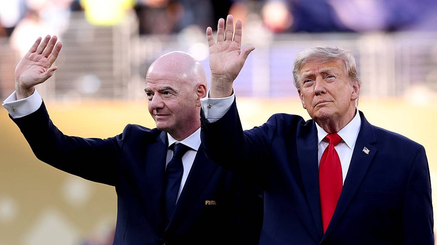 Donald Trump sale al rescate de Gianni Infantino