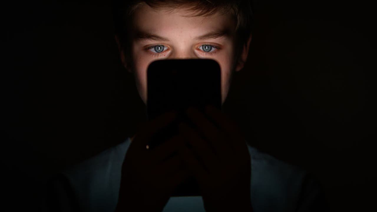 Study finds social media could alter teens' sleep patterns