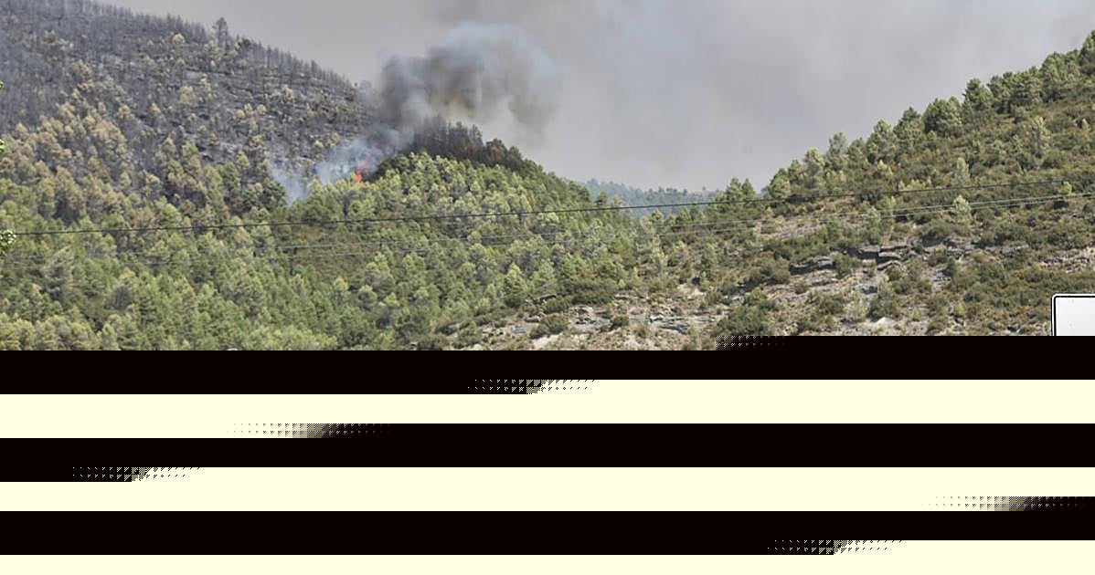 Más de 400 desalojados en ocho municipios de Huesca por el incendio de Las Peñas de Riglos