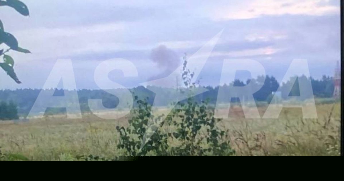 В Татарстане сообщают об атаке на логистический центр Wildberries и взрывах вблизи нефтеперерабатывающих предприятий. ВИДЕО+ФОТО